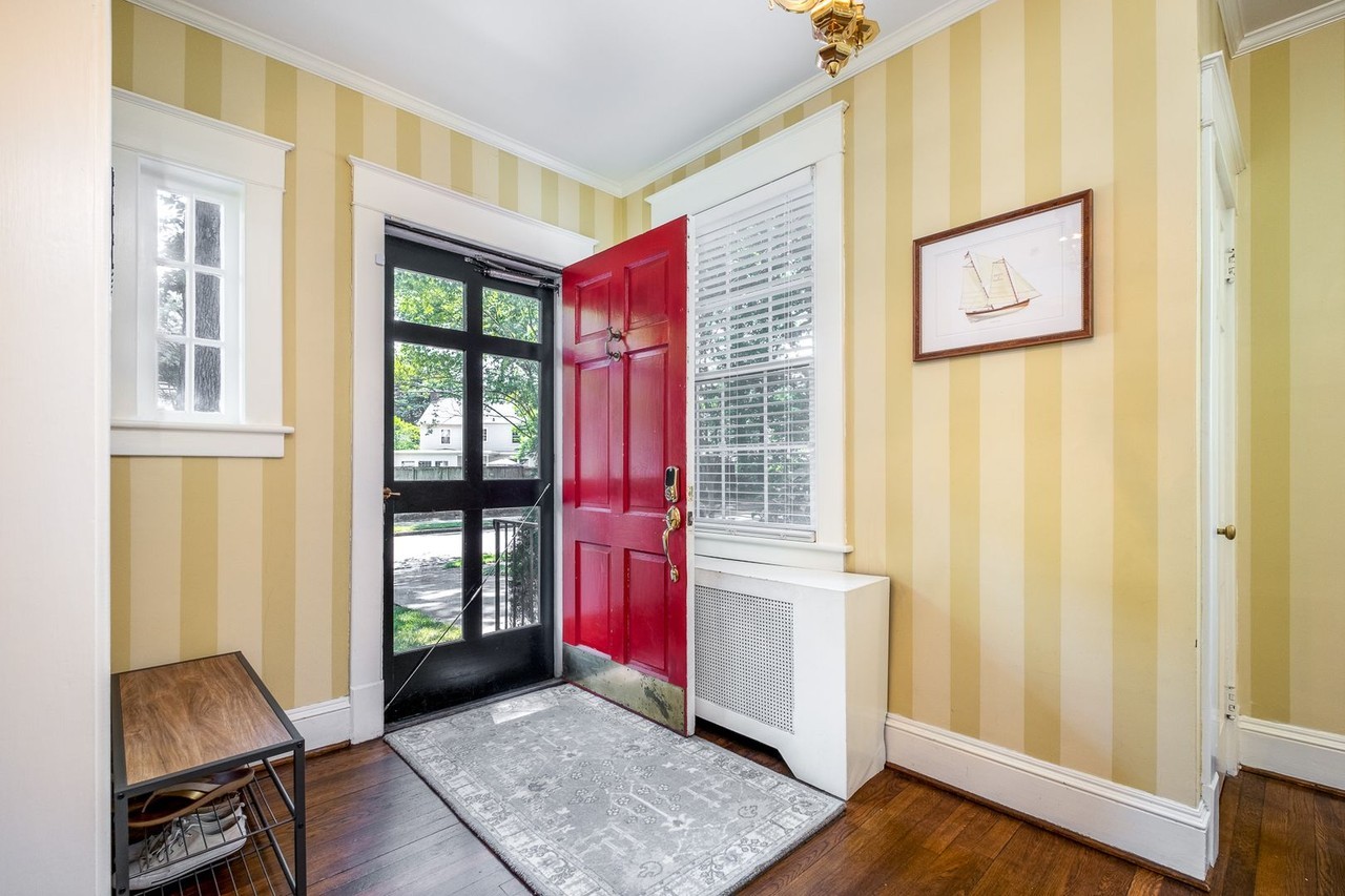 1414 Gates Ave - Photo 3 of 43