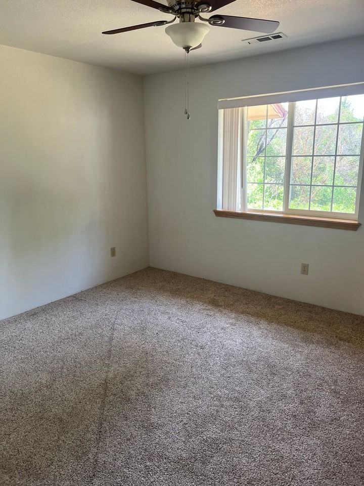 480 Crystal Springs Rd - Photo 3 of 5