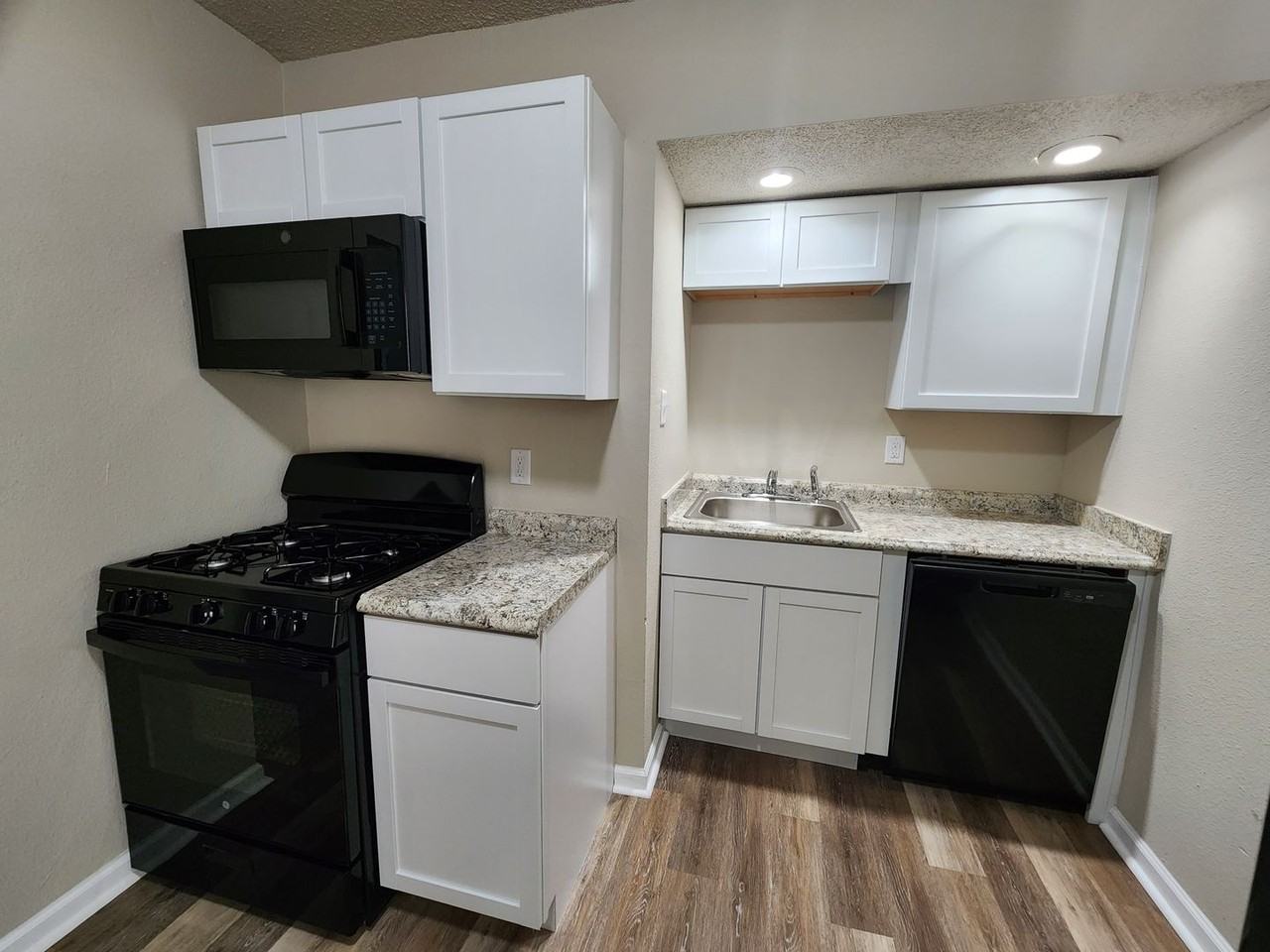 1119 Kirkwood Ave - Photo 4 of 19