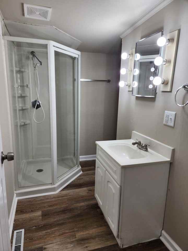 1119 Kirkwood Ave - Photo 5 of 19