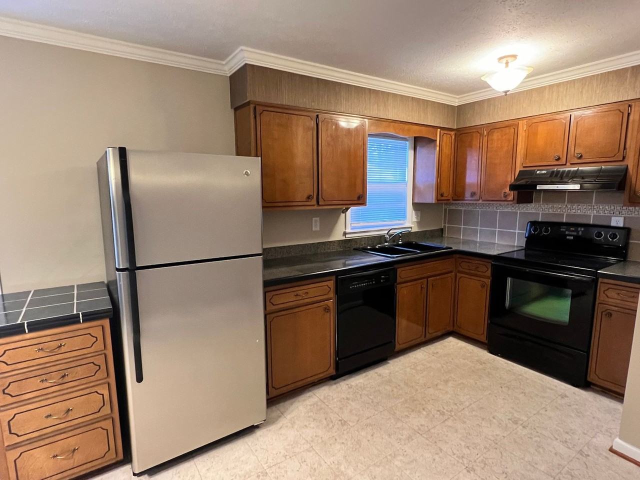 8217 Zelma Fields Ave - Photo 4 of 16