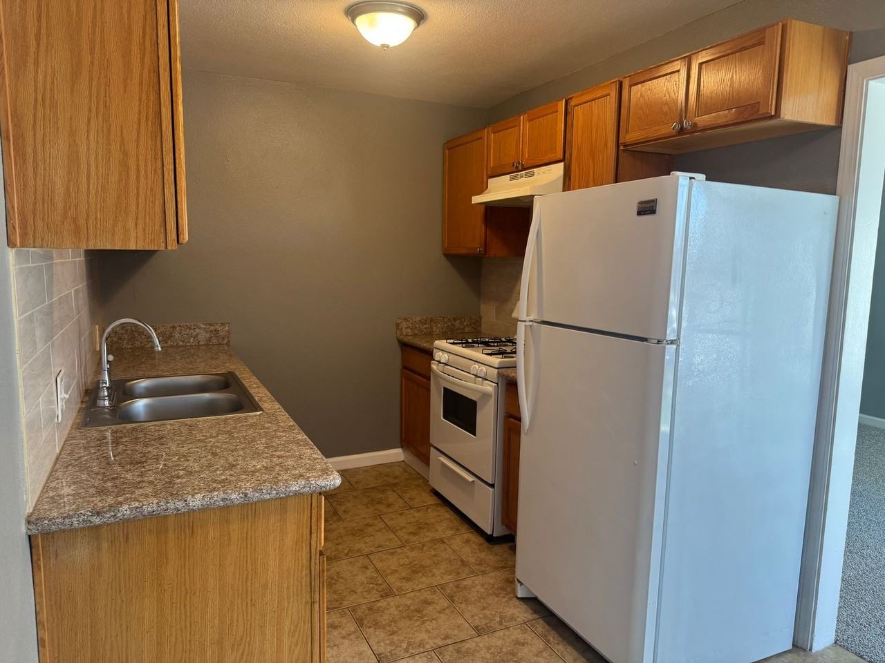 114 Fairview Ave - Photo 5 of 11