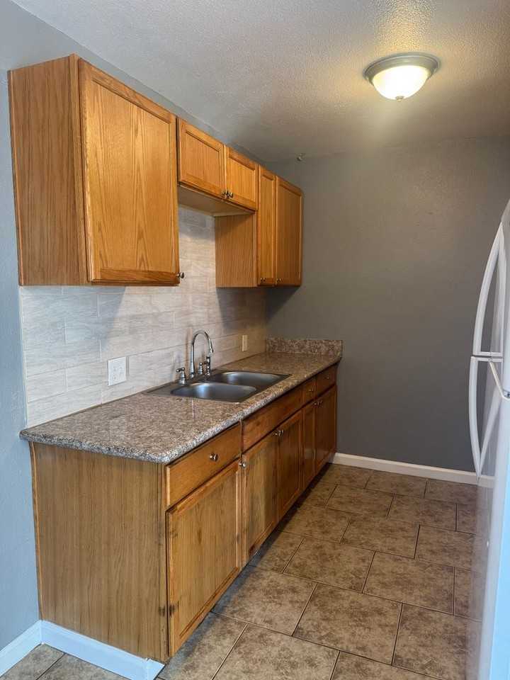 114 Fairview Ave - Photo 7 of 11