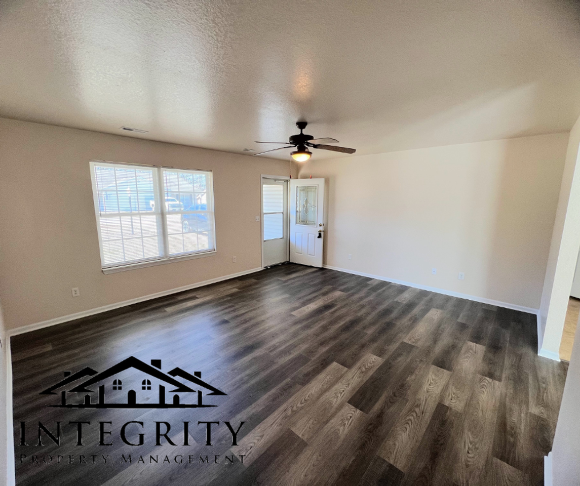 22590B Hollow Oak Ln - Photo 2 of 11