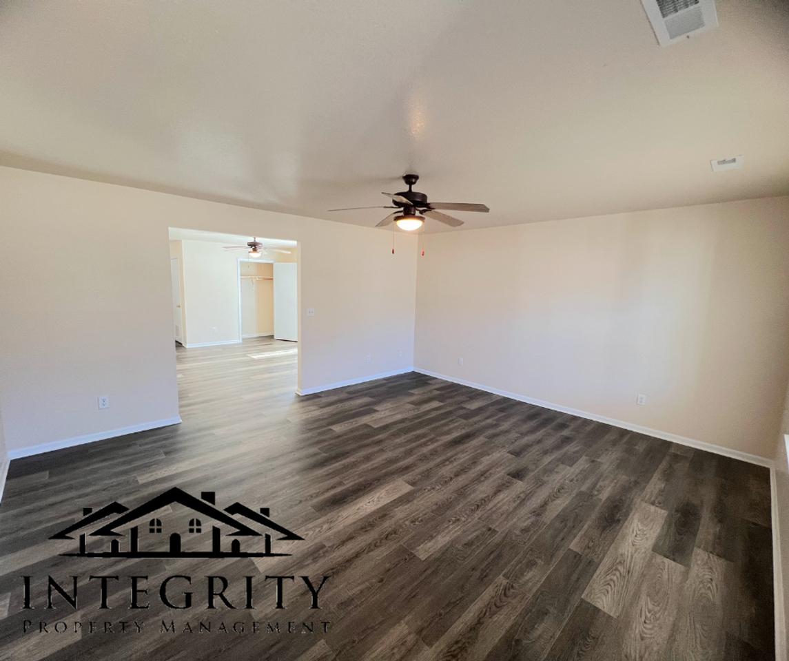 22590B Hollow Oak Ln - Photo 3 of 11