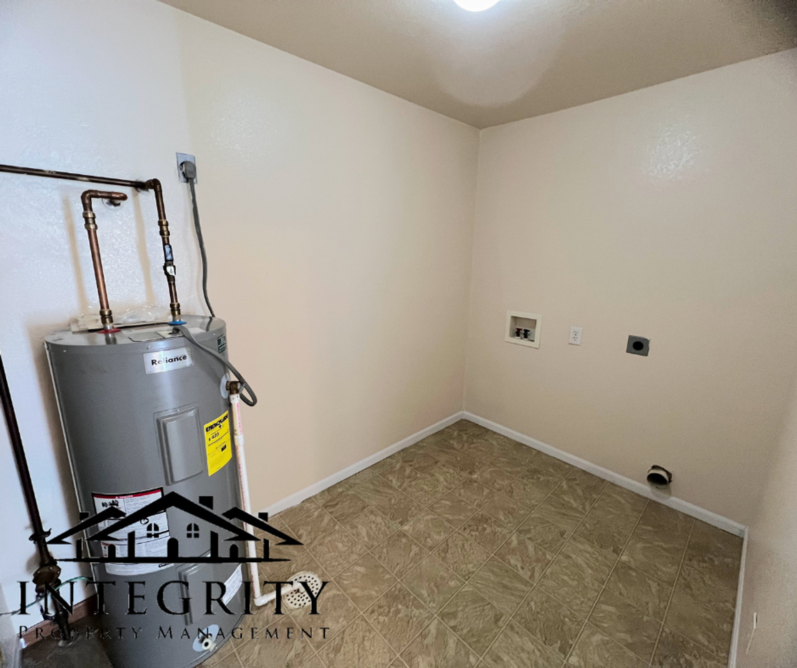 22590B Hollow Oak Ln - Photo 6 of 11