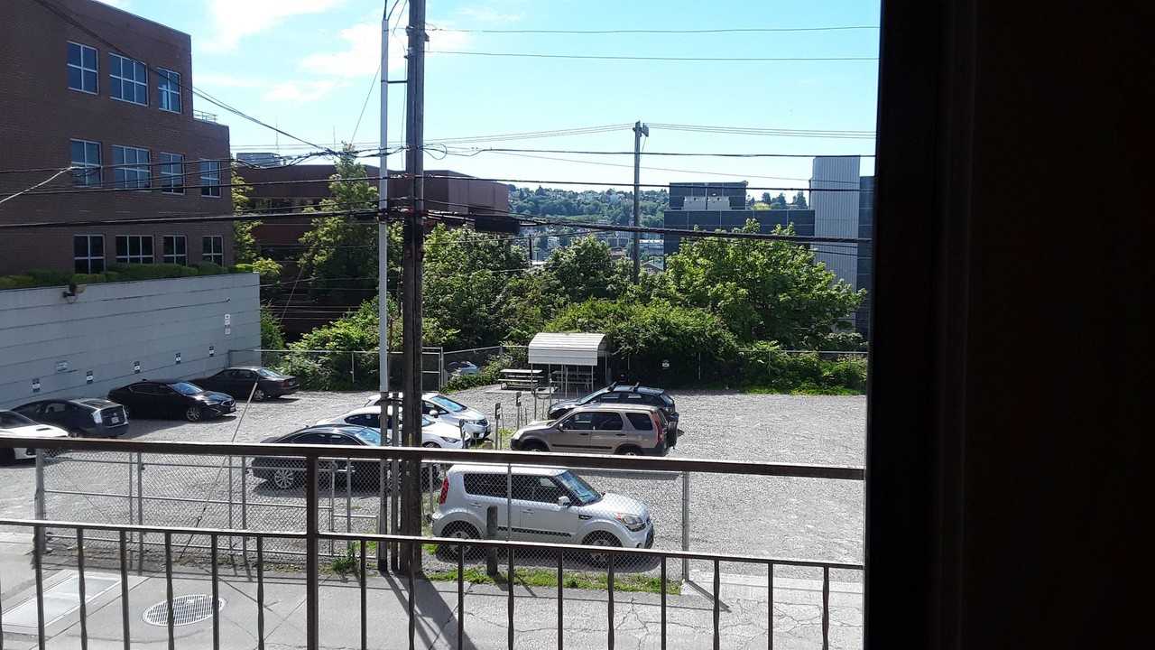 2331 Franklin Ave E - Photo 2 of 7