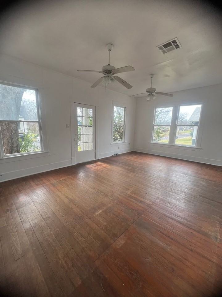 2001 Bosque Blvd - Photo 3 of 8