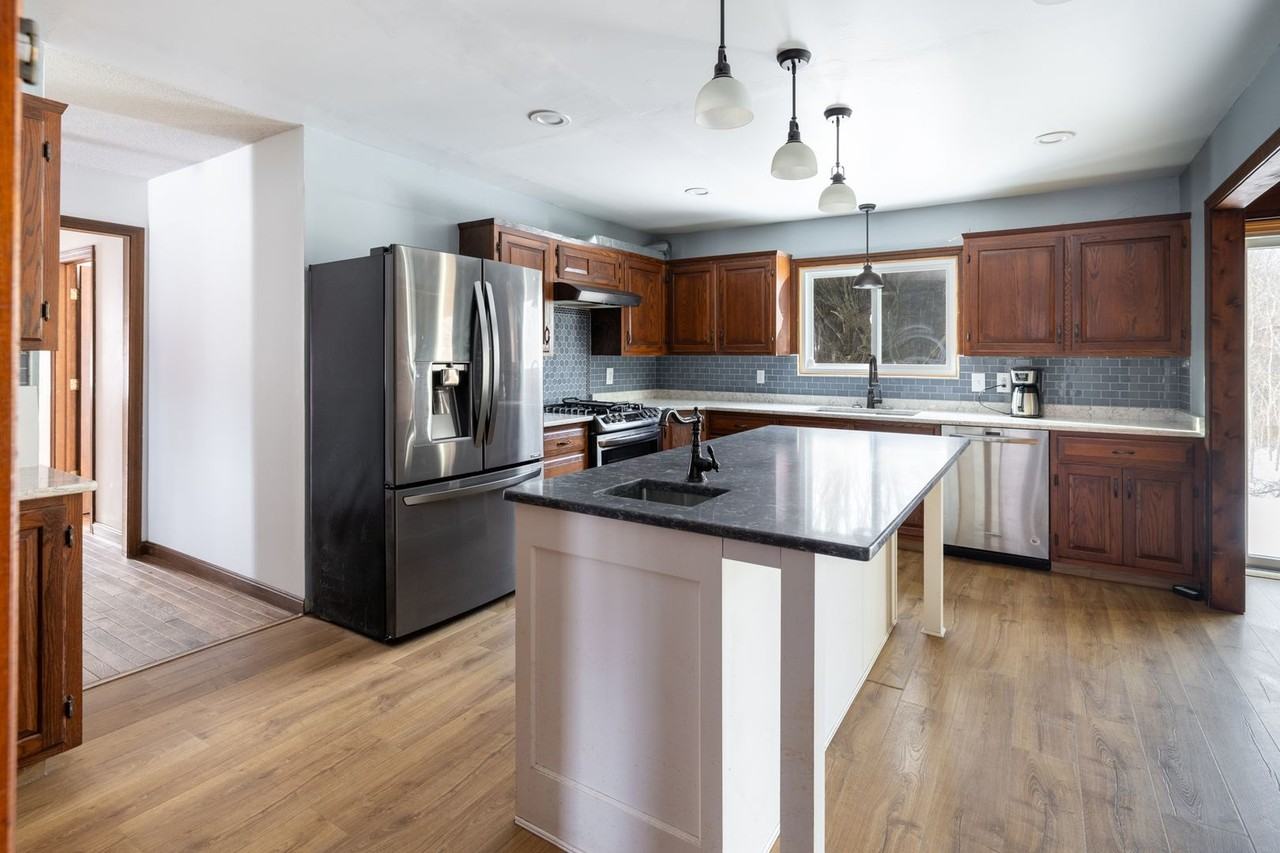 202 N Wawecus Hill Rd - Photo 2 of 40