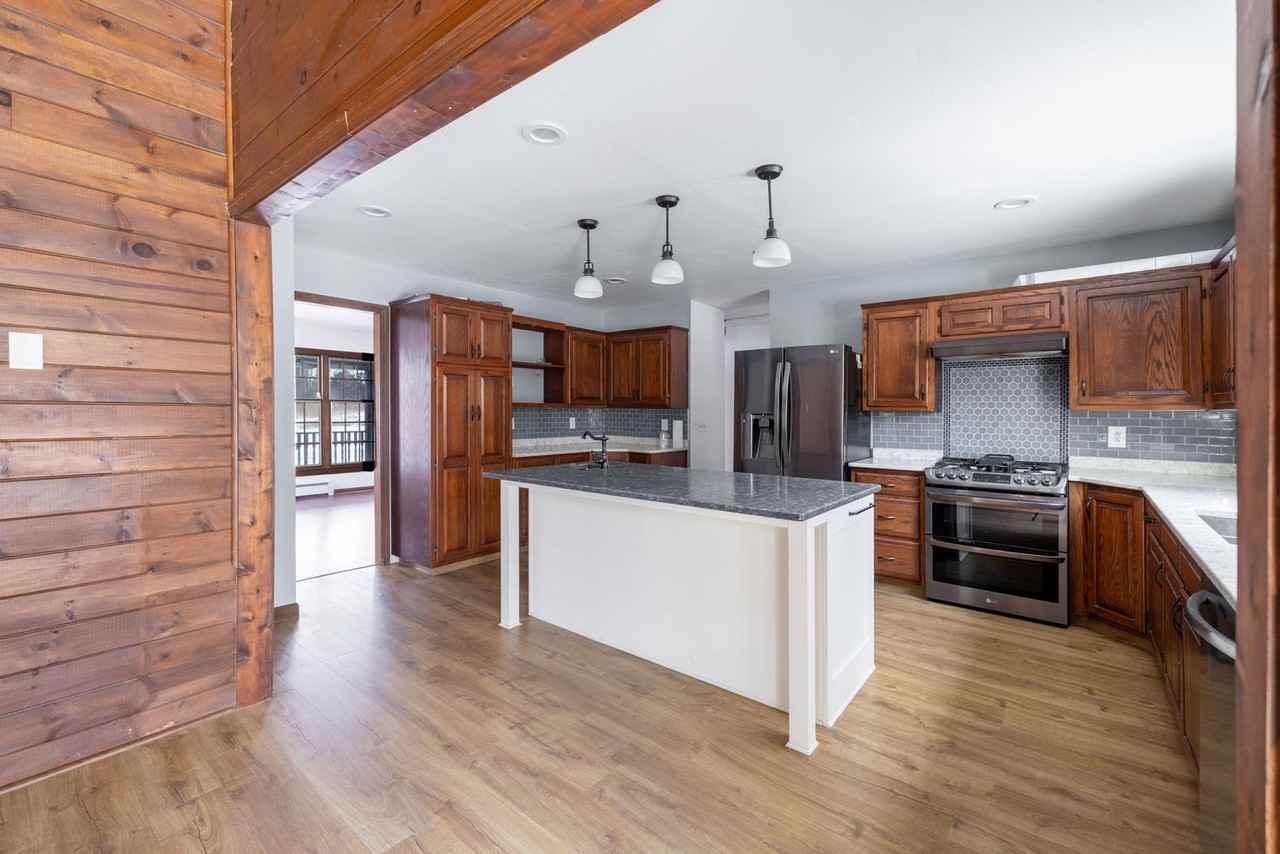 202 N Wawecus Hill Rd - Photo 3 of 40