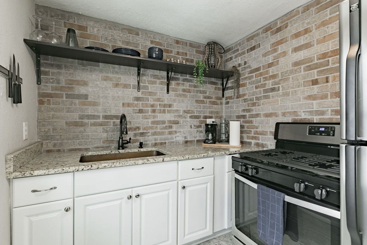 1541 Charles Ave - Photo 2 of 27