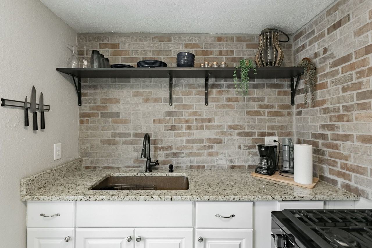 1541 Charles Ave - Photo 3 of 27