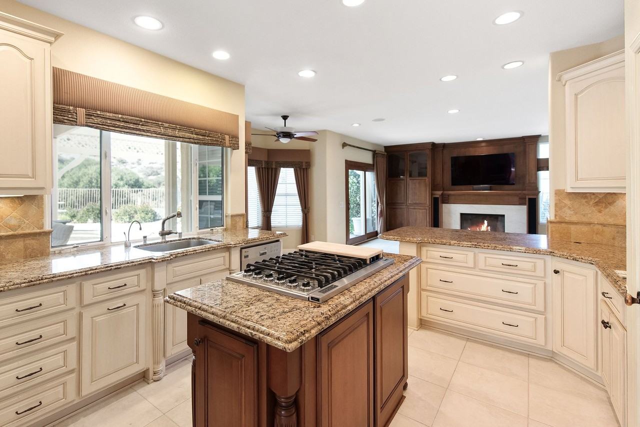 2663 Yellowwood Dr - Photo 4 of 44