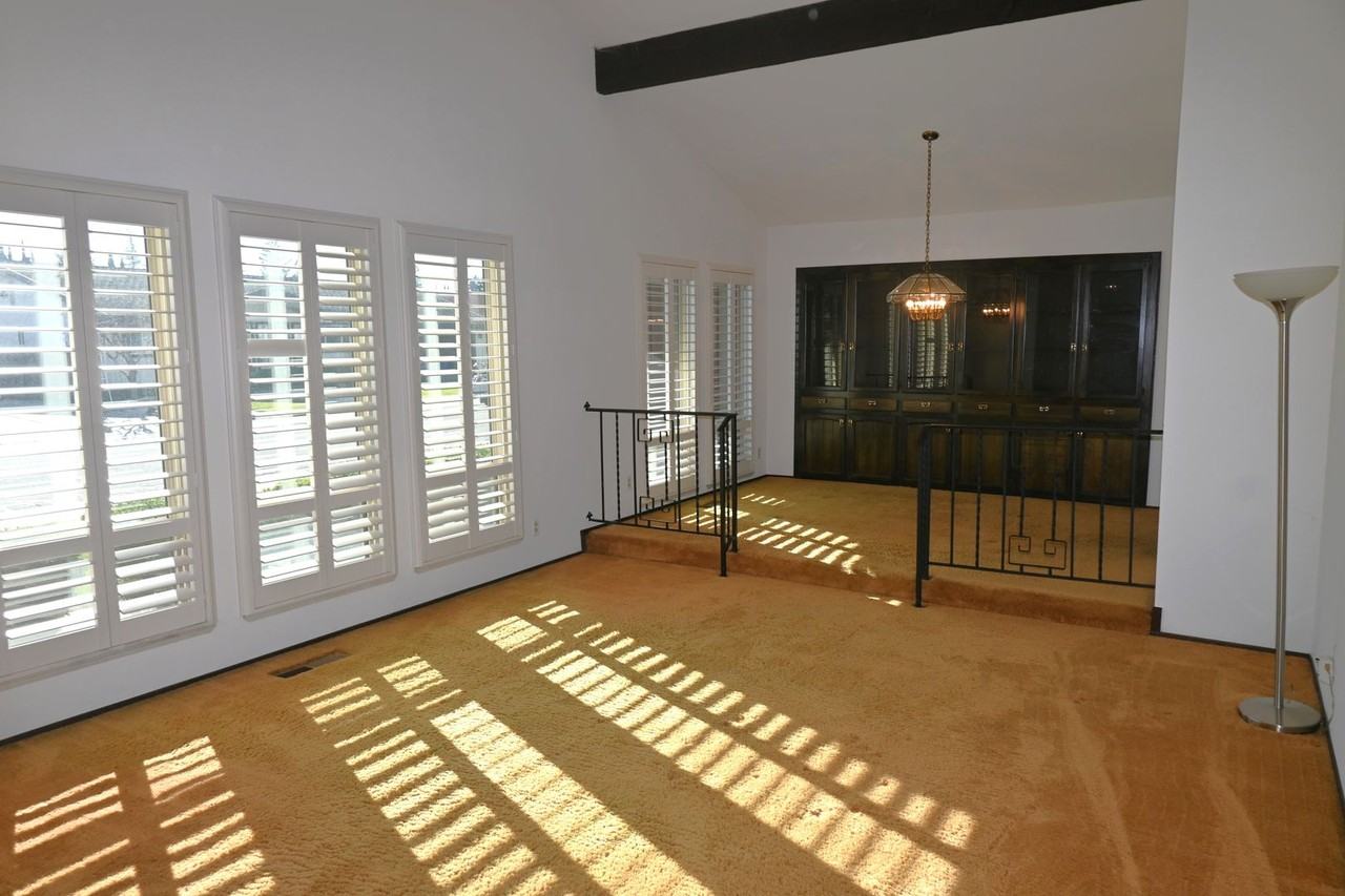80 Parkshore Cir - Photo 3 of 18