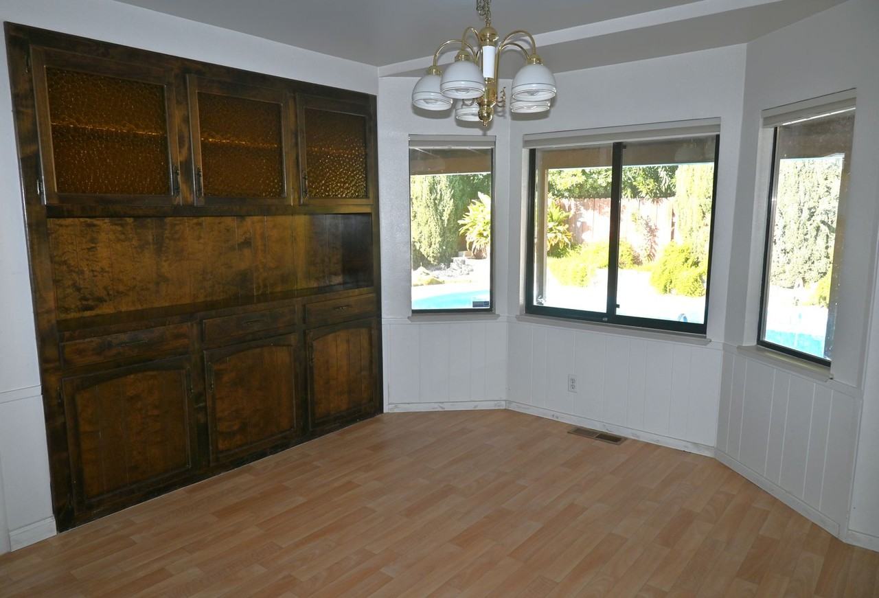 80 Parkshore Cir - Photo 6 of 18