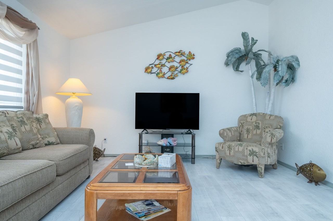 3910 Coral Reef Dr - Photo 4 of 49