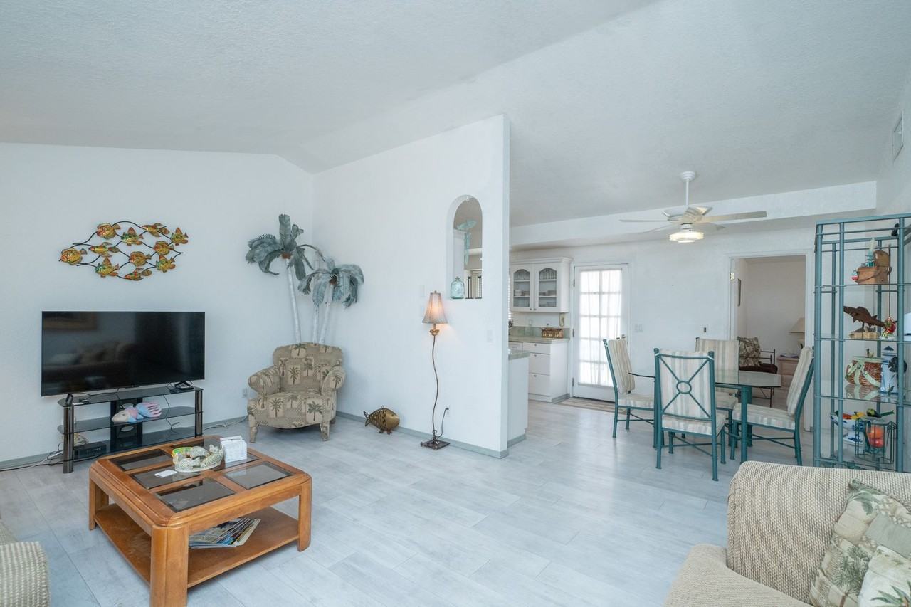 3910 Coral Reef Dr - Photo 5 of 49