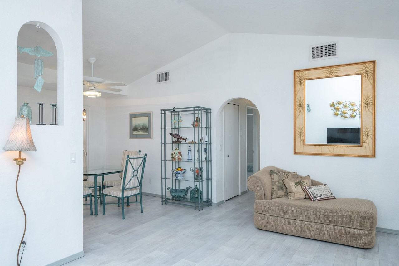 3910 Coral Reef Dr - Photo 7 of 49