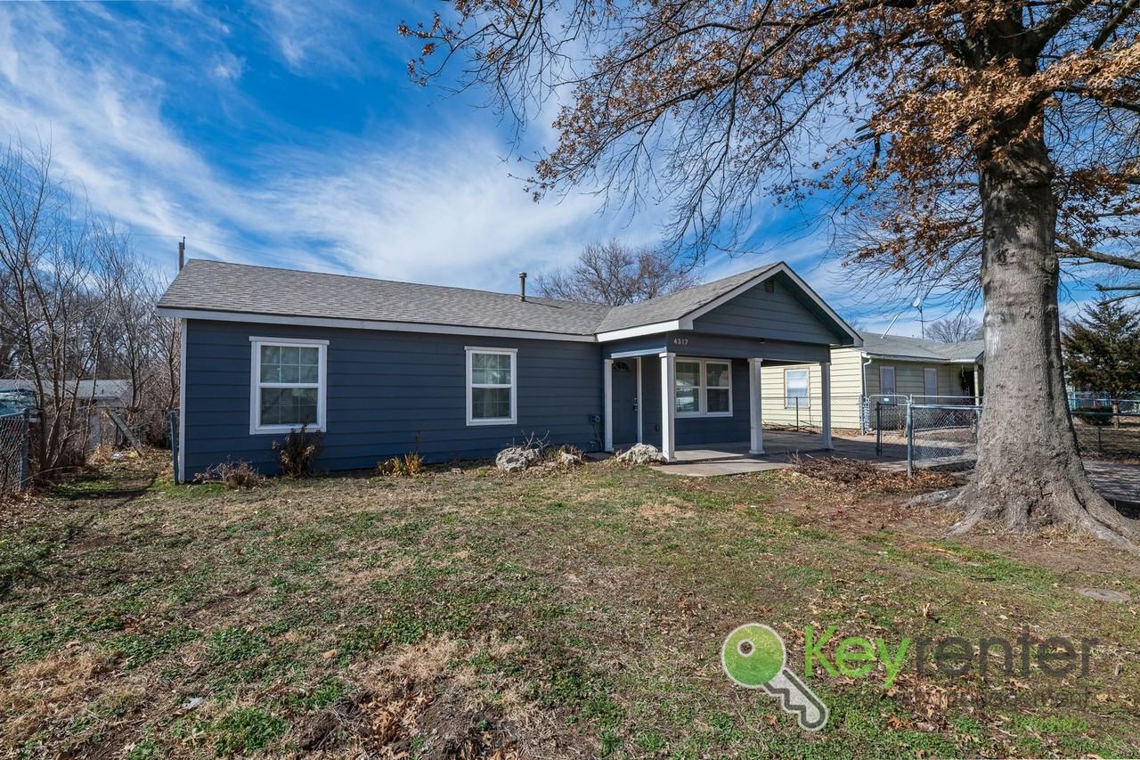 4317 S Greenhaven St - Photo 3 of 25