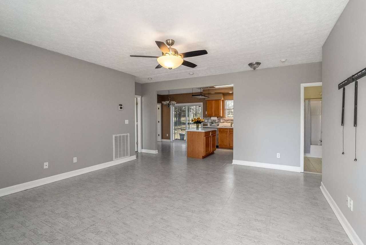 775 Curd Rd - Photo 7 of 37