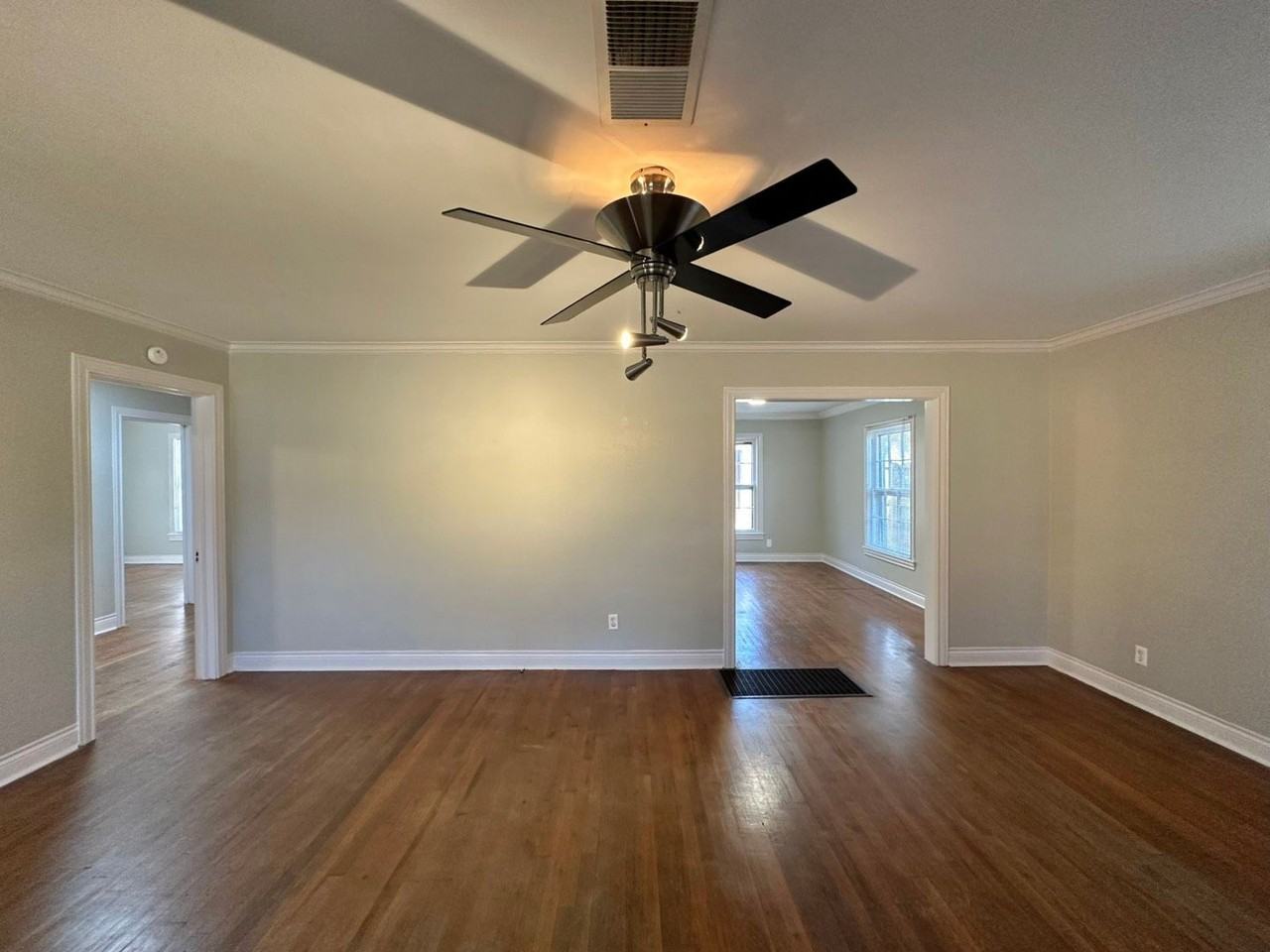 1309 S Robertson Ave - Photo 3 of 28
