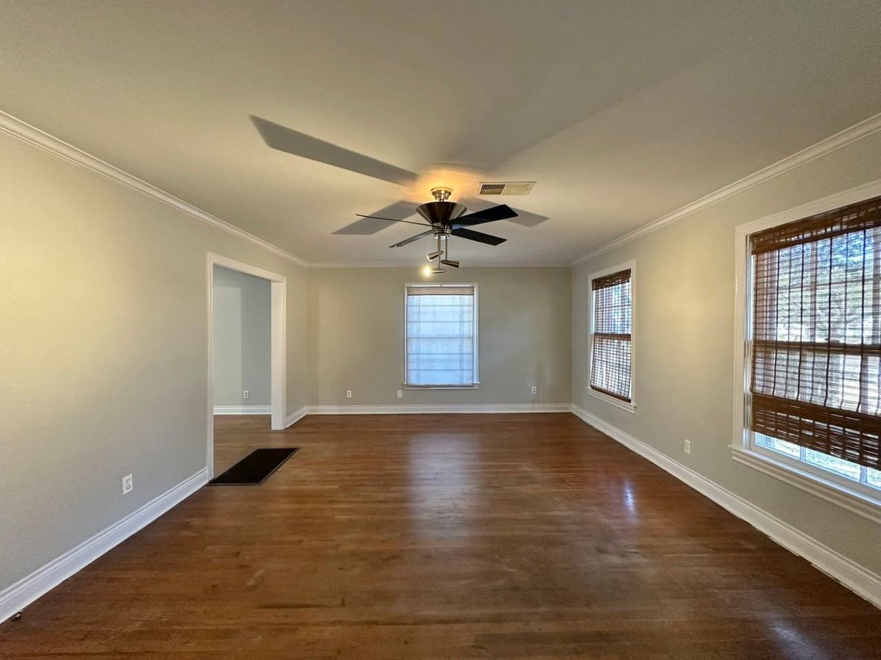 1309 S Robertson Ave - Photo 4 of 28