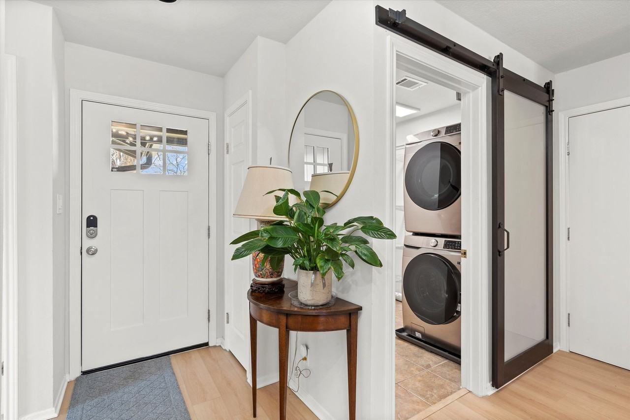 3006 Boxdale Dr - Photo 3 of 40