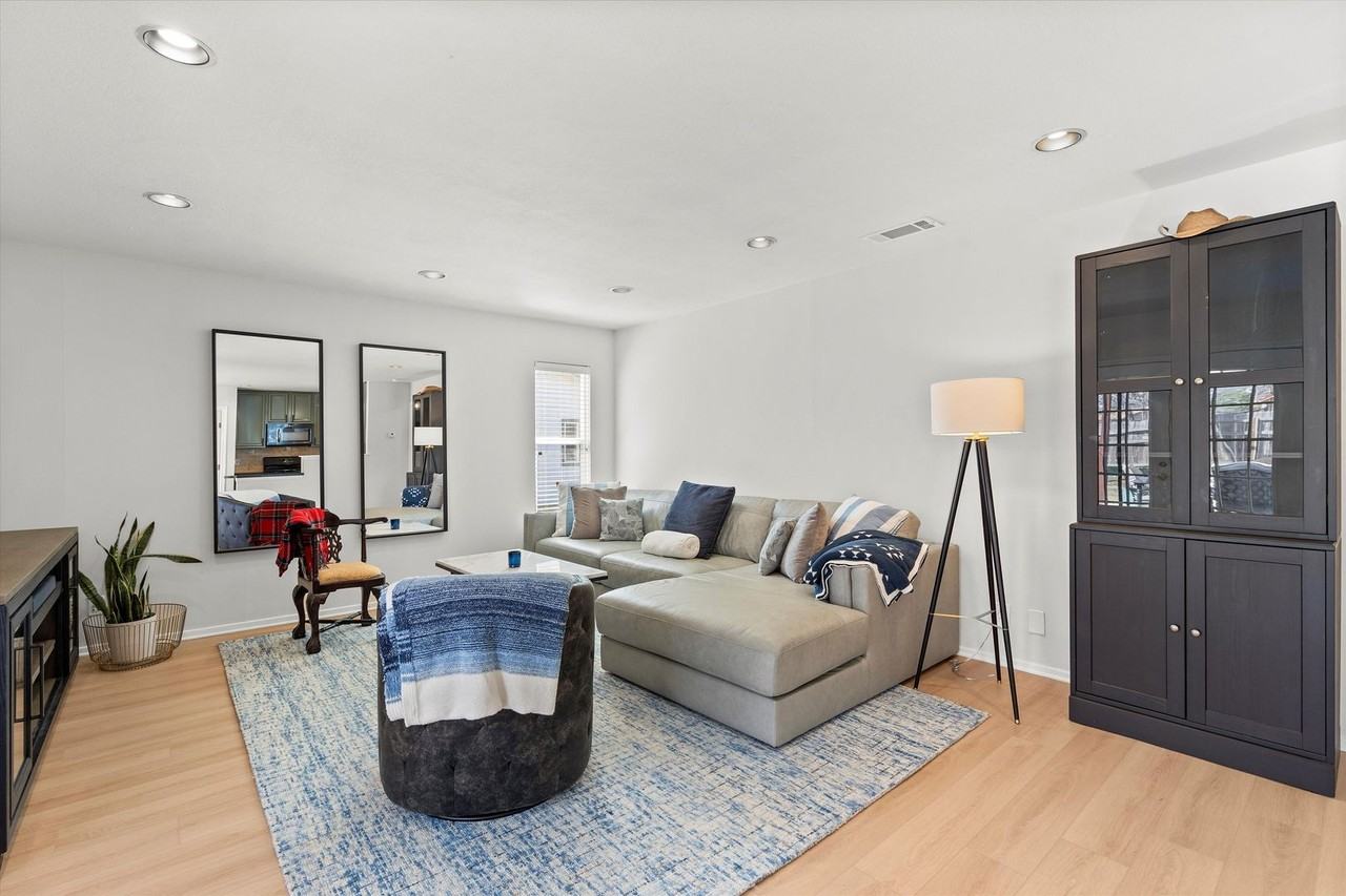 3006 Boxdale Dr - Photo 4 of 40