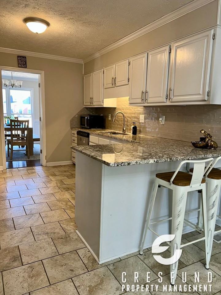 2020 Penrose Dr - Photo 4 of 29