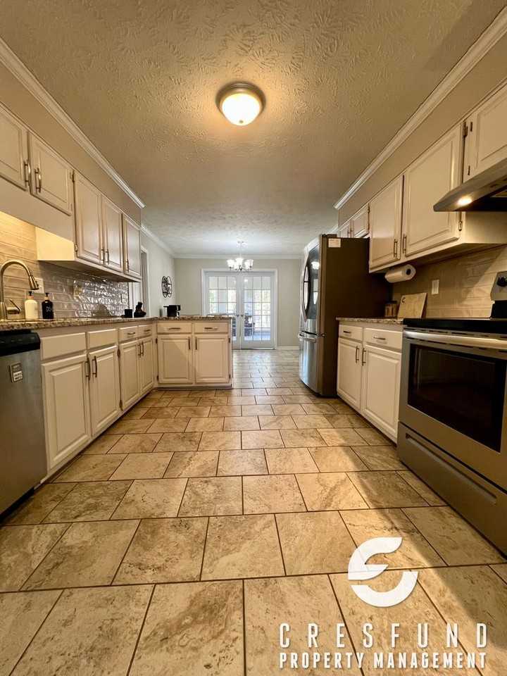 2020 Penrose Dr - Photo 7 of 29