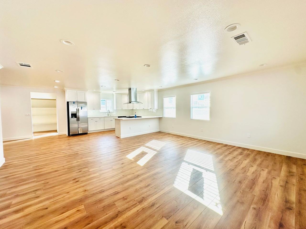 2932 Allred St - Photo 3 of 23