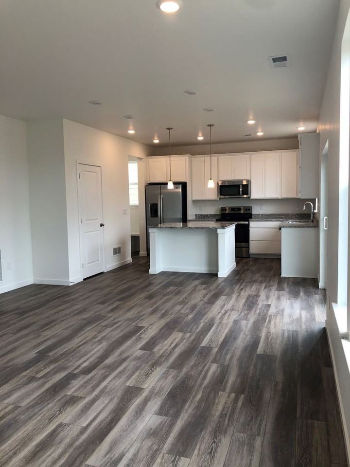 3514 Sawtooth St - Photo 6 of 26