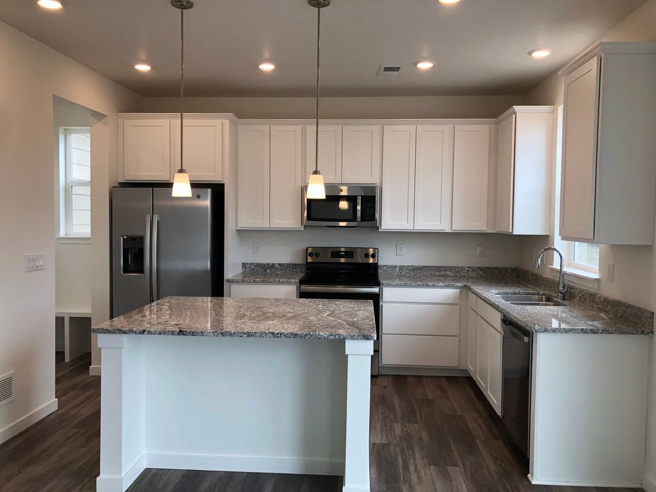 3514 Sawtooth St - Photo 7 of 26