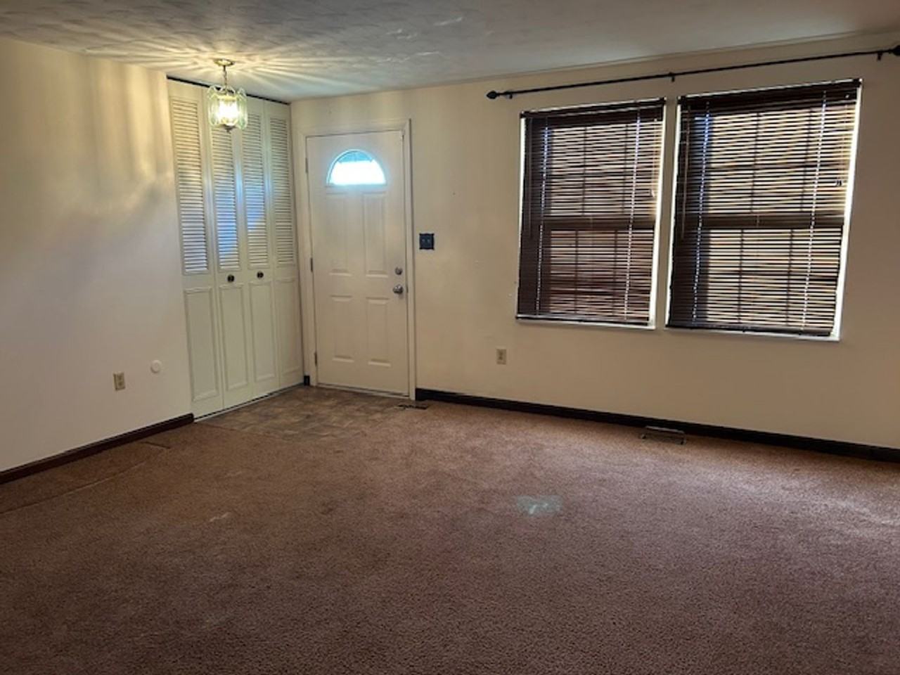 162 Schloss Ln - Photo 3 of 27