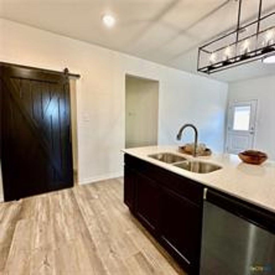 5209 White Rose Dr - Photo 6 of 16