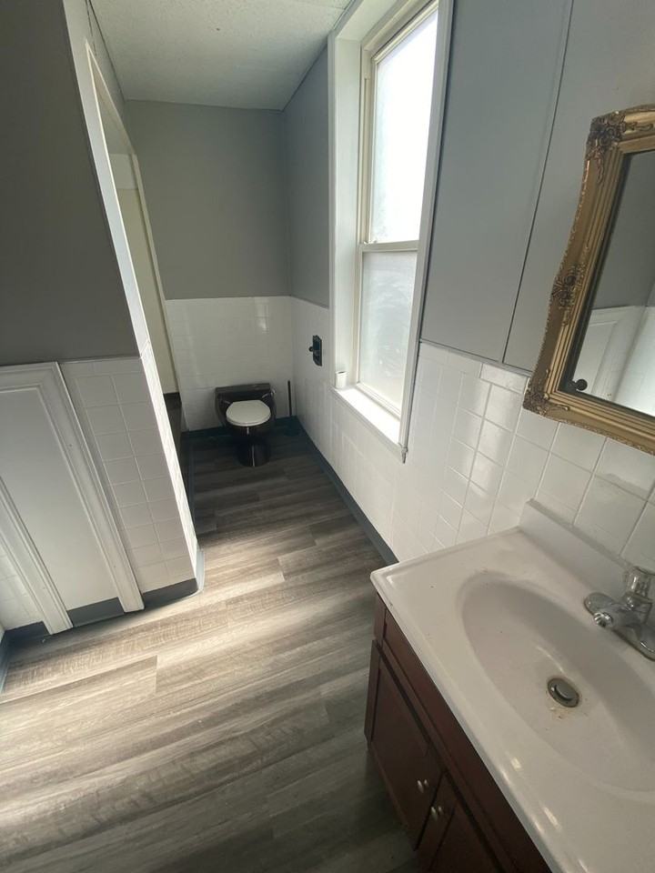 2312 Eccles St - Photo 2 of 11