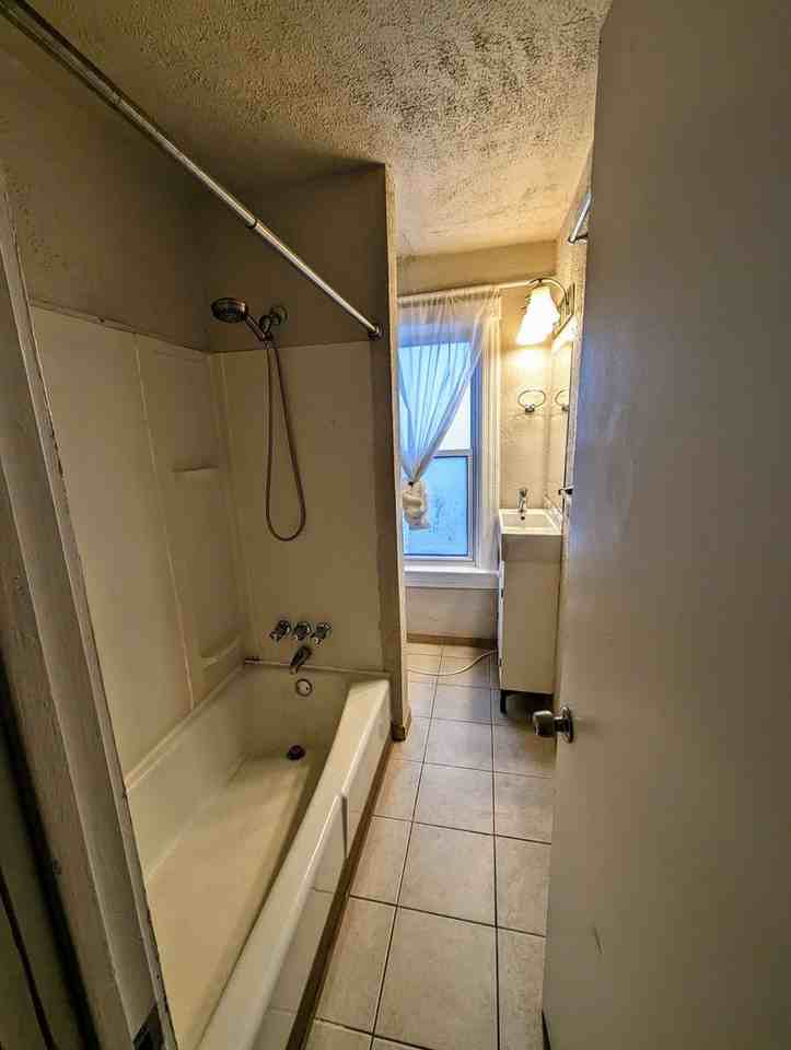 1910 Baldauf St - Photo 7 of 13