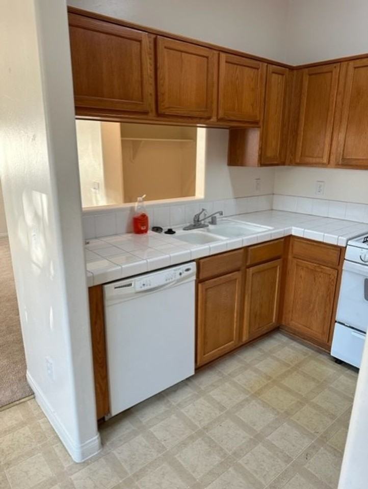 513 Yellow Meadow Ct #513A - Photo 3 of 16