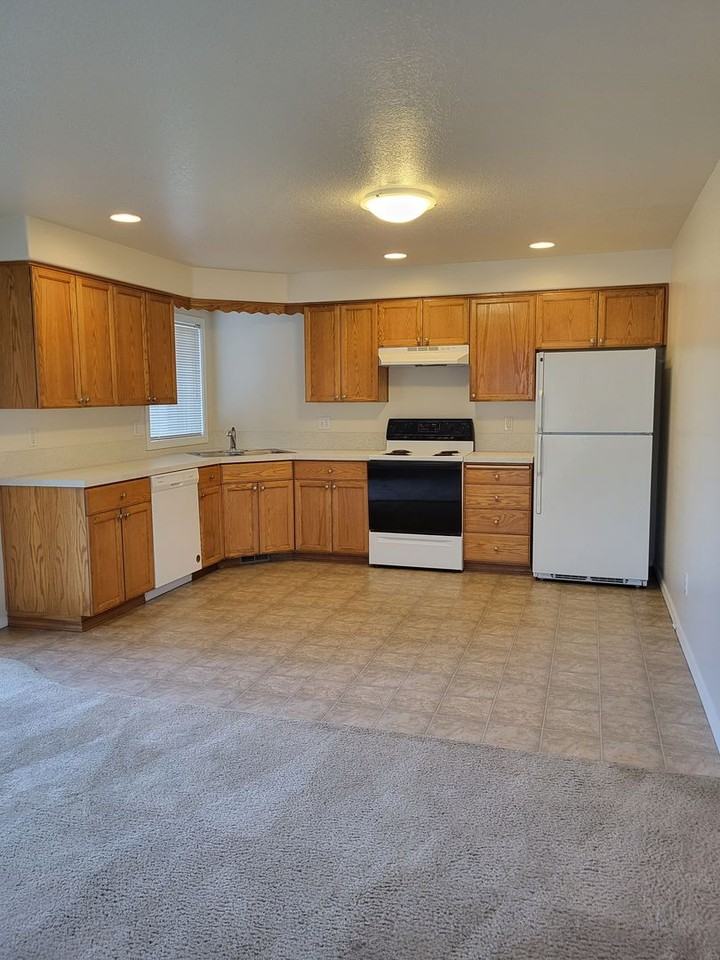 147-Michael Duplex - Photo 2 of 20