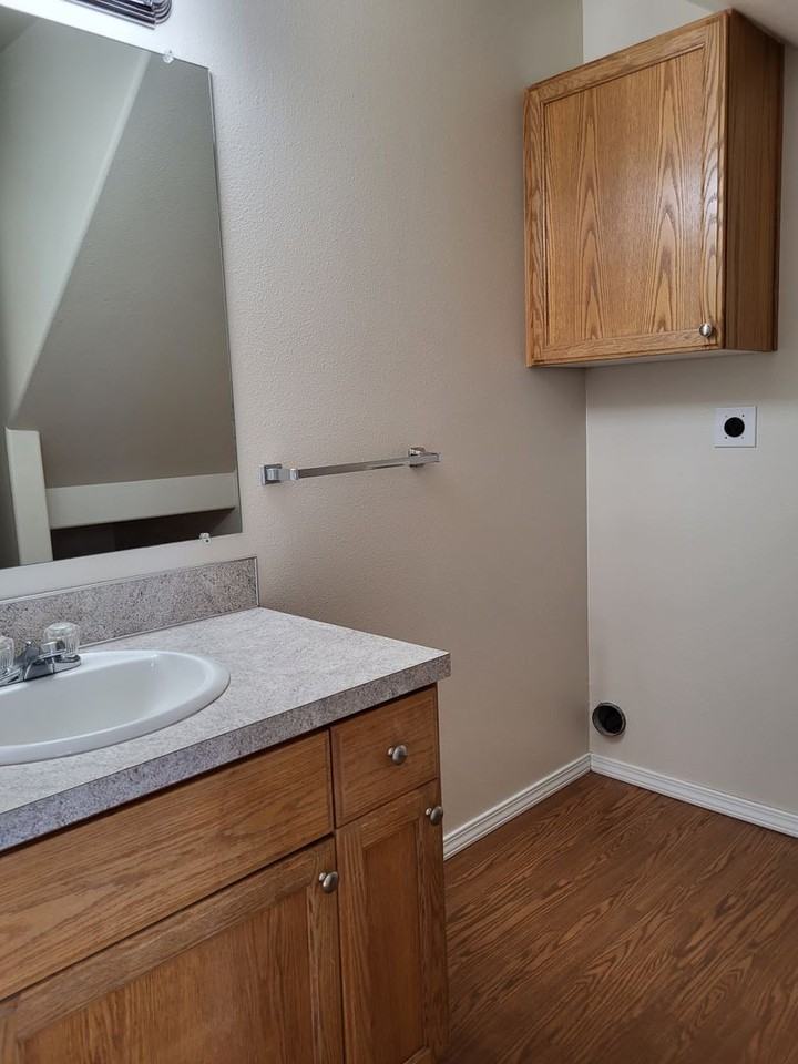 147-Michael Duplex - Photo 4 of 20