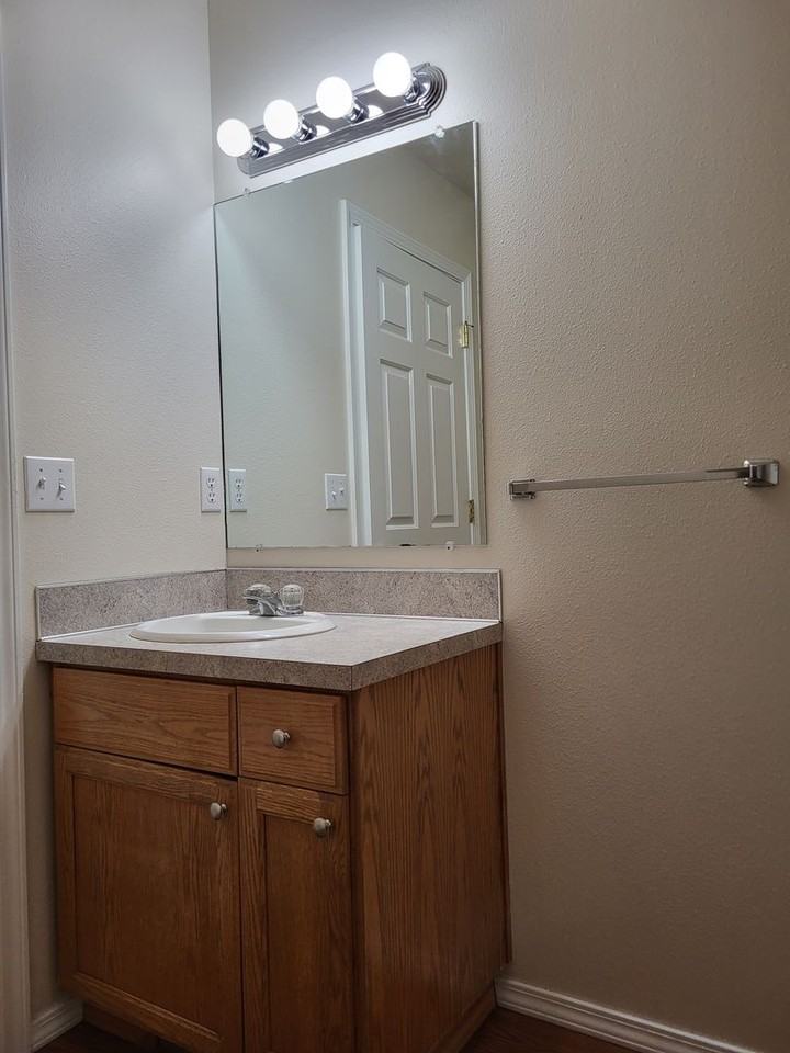 147-Michael Duplex - Photo 5 of 20