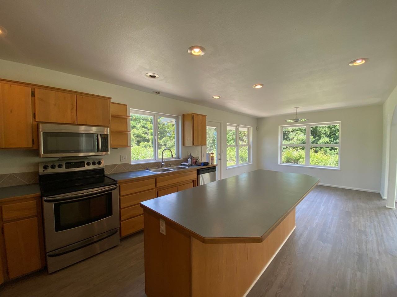 31934 Deberry Rd - Photo 7 of 32