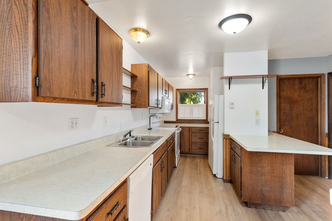 108 Depere St - Photo 2 of 21