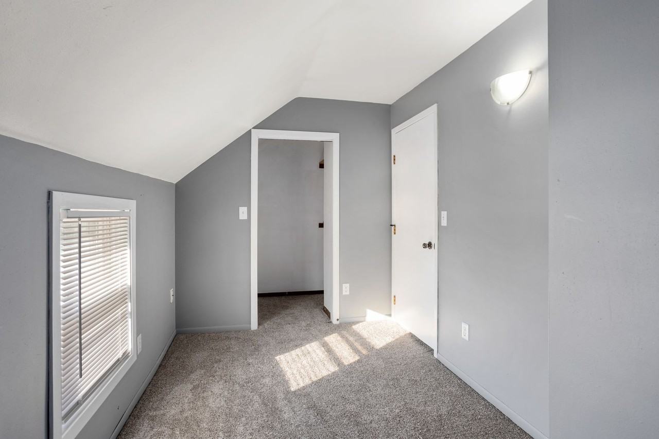 108 Depere St - Photo 4 of 21