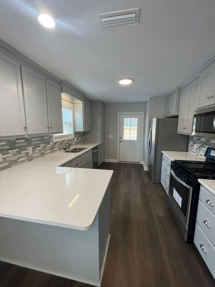 126 Mapleleaf Ct - Photo 2 of 12