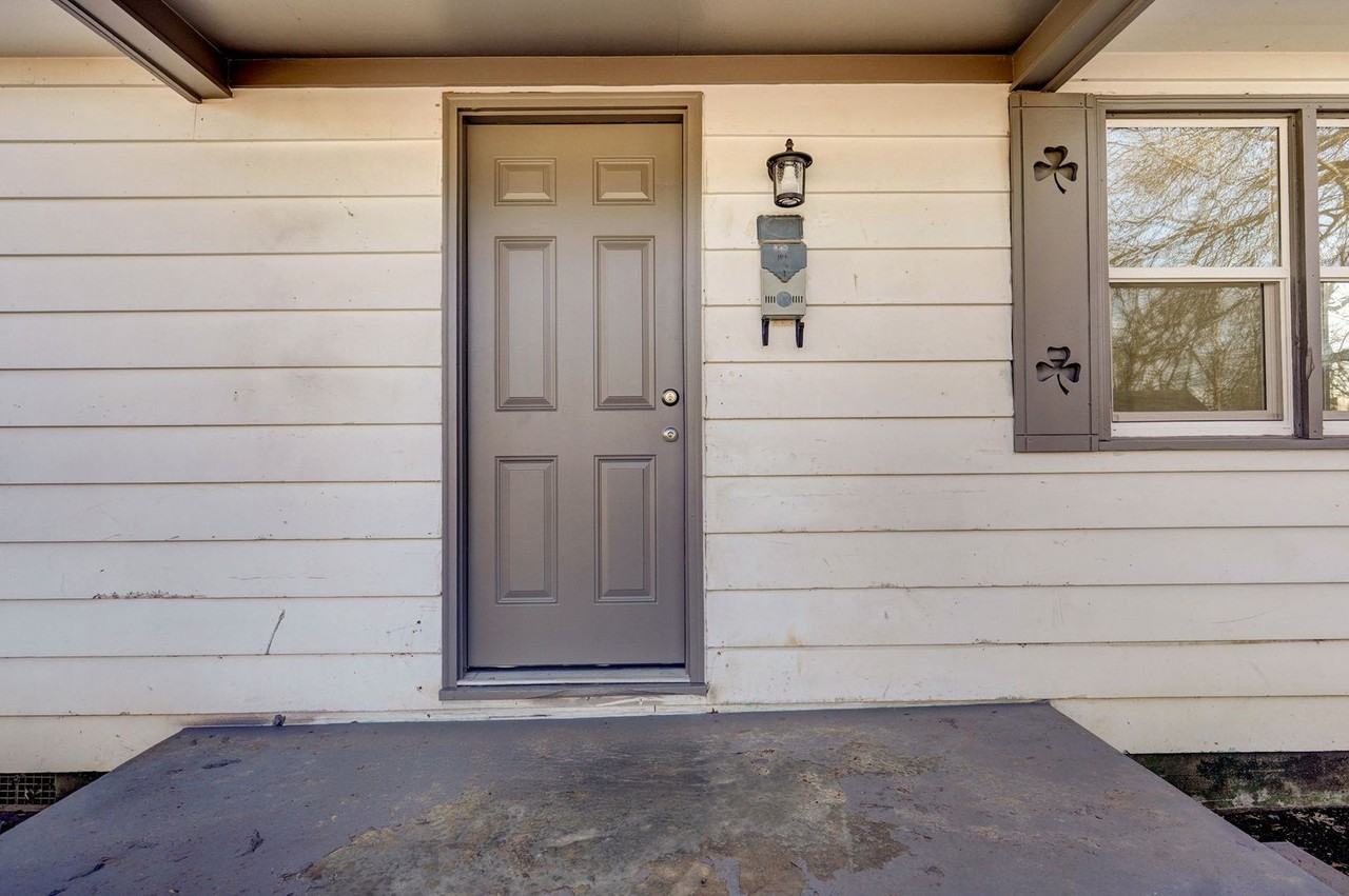 1816 W Olive St - Photo 3 of 17