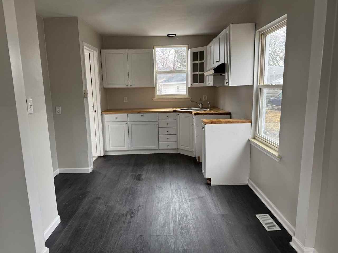 18769 Kingsville St - Photo 2 of 11