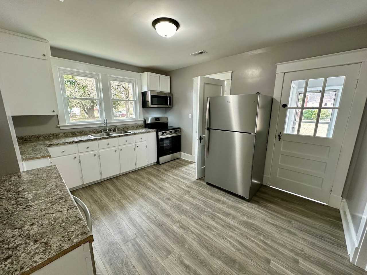 611 South Broad Street - Photo 4 of 14