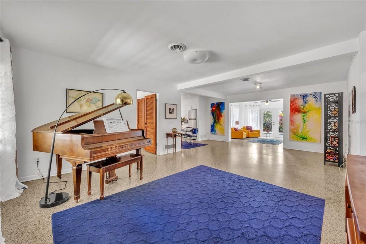 1850 Whitehall Dr - Photo 3 of 30