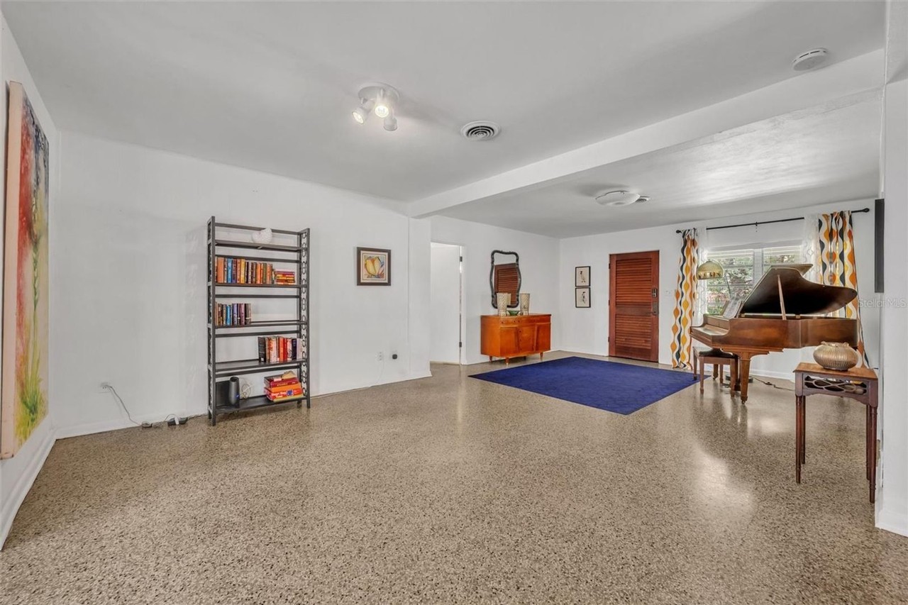 1850 Whitehall Dr - Photo 4 of 30